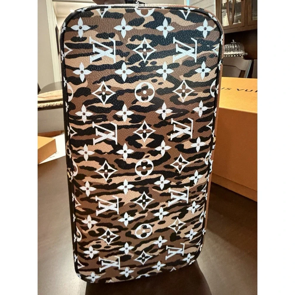Louis Vuitton Neverfull Jungle Tote, Wallet, Pouch, Key Chain LOT ** MINT RARE